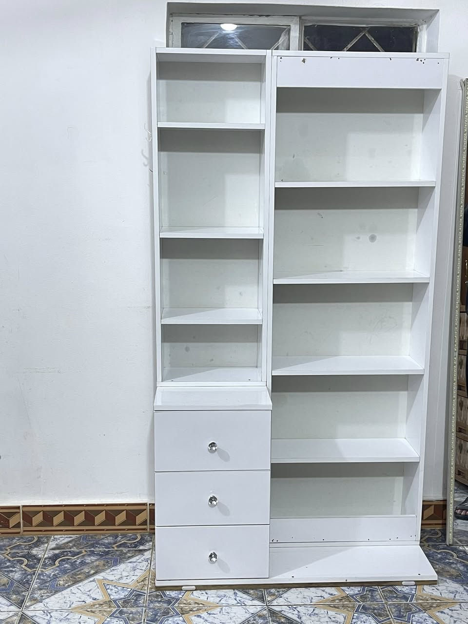 ميز رفوف ومجرات للبيع سعر 50 القياس عرض متر وطول مترتين مع مراية للتواصل مراسلة الرقم واتساب ***********
