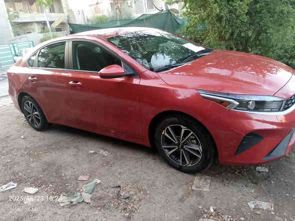 السلام عليكم 
للبيع فورتي 
موديل2024
دخول جديد ع حادثها سيارة بدون تصليح 
يرباك بردة وكشن 
سيارة تشتغل وتمشي 
ماشية11
جديدة سيارة لا تقارنها ب مهجمات
سعر142وبي مجال قليل 
الاتصال***********
مكاني بغداد حي قادسية
