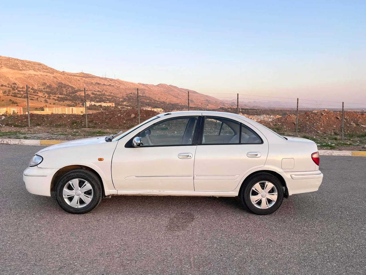 نیسان سەنی 2002گێڕ عادی مەکینە گەورە گێڕ و مەکینە بەشەرت دوو پارچەی بۆیاغە ساردی پێوە نیە خاوینە لەسەر دەقی خۆی ماوەتەوە سەنەوی تازە بەسەر چوە بە ناوی خۆمە هیچ مەسروفێکی نیە و توند و تۆڵە  شوێن کۆیە نرخ 72 وەرەقە ***********
*********** كويسينجاك, أربيل
