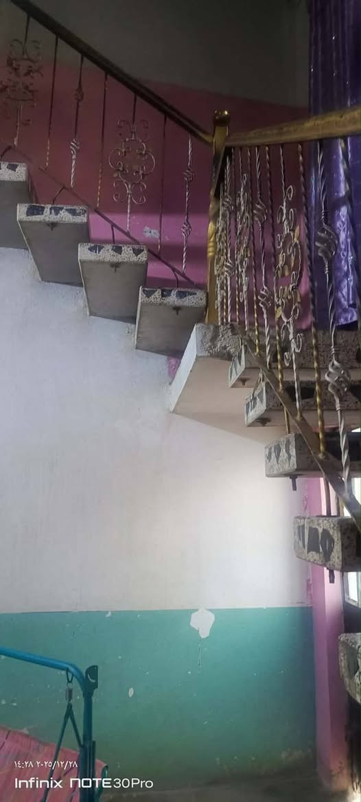 بيت للبيع مستعجل بسعر مناسب 
مساحته ٢٠٠ متر قاطين 
خلف مدرسة سفانه 
 
***********💙🫂
*********** مكتب طوقاتلي المستقبل
