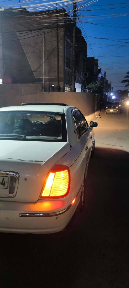 وين الجنايه وين اليحبون المختلف جبتلكم سياره مختلفه vip  سياره هونداي كراندر(xg350)  فول مواصفات 
موديل ٢٠٠٤ 
مكينه ٣٥٠٠
سياره فول مواصفات :
تبريد شغال قطعتين 
كير جديد 
مكينه جديده 
صدر جديد
حساسات 
شاشه 
فتحه سلايت 
كشنات كهربائي 
تدفئه كشنات 
داخل جلد 
ميموري وضعيات قياده جلوس
والاهم السياره بيها (منضومه غاز ) ٦٠ لتر  
مري كهربائي وحساسات 
 السياره كلش راقيه 
السياره بيها قطع صبغ وانضربت عندي جاملغ ايسر ورجعته بارد وماصابغه بعدني 
مكاني بغداد مدينه الصدر *********** 
السياره عارضها 68 وبيها مجال
