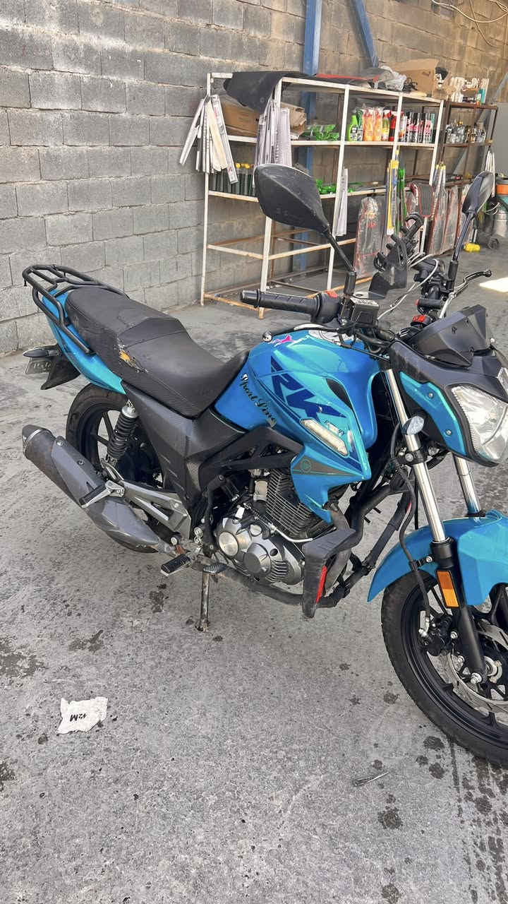 السلام عليكم للبيع ار كي موديل 24مرقم كامل الدراجه جاهزه اي نقص مابيها ماشيه 42الف حقيقي محرك 200cc السعر 2مليون وبيها مجال الدراجه جديده ونظيفه كلش 
العنوان بغداد اعظمية 
***********
