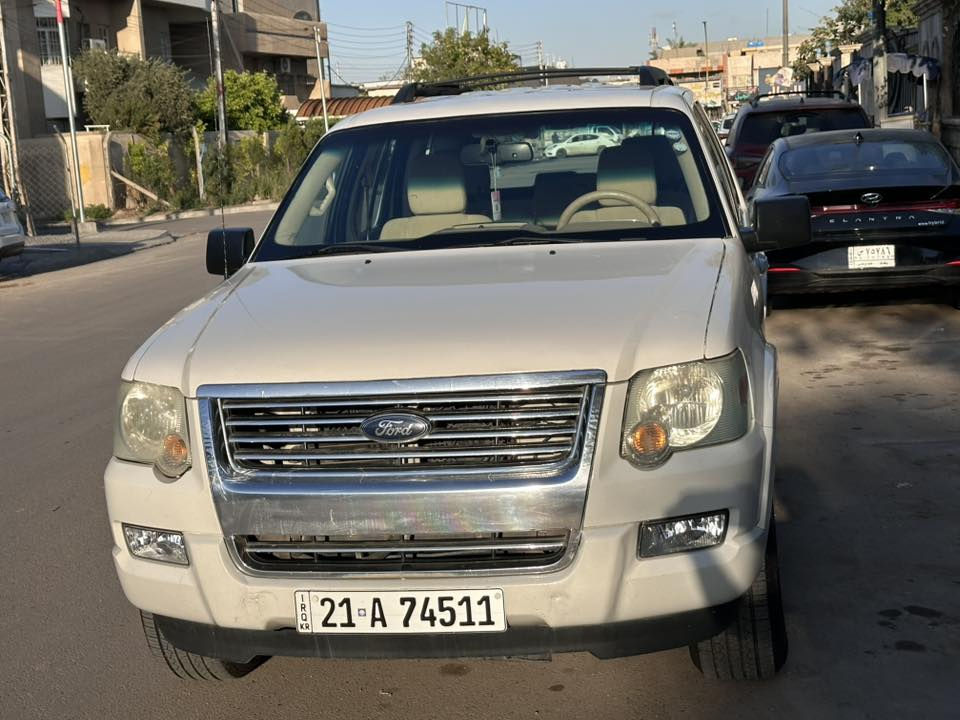 السلام عليكم
فورد اكسبلور ٢٠١٠  خليجي شركة نيفا سيارة جديدة جدا 
بدون صبغ ولاتبديل بلاديه 
محرك ٤٠٠٠
سبعة راكب 
السيارة محرك وكير وجدد 
تخم تاير جديد
صدر جديد امامي خلفي 
بدون اي نقص 
السيارة باسمي وباي وقت حاضر للنحويل السعر ١٢٨ ورقه 
وبيهة مجال ان شاءالله للاستفسار
***********
