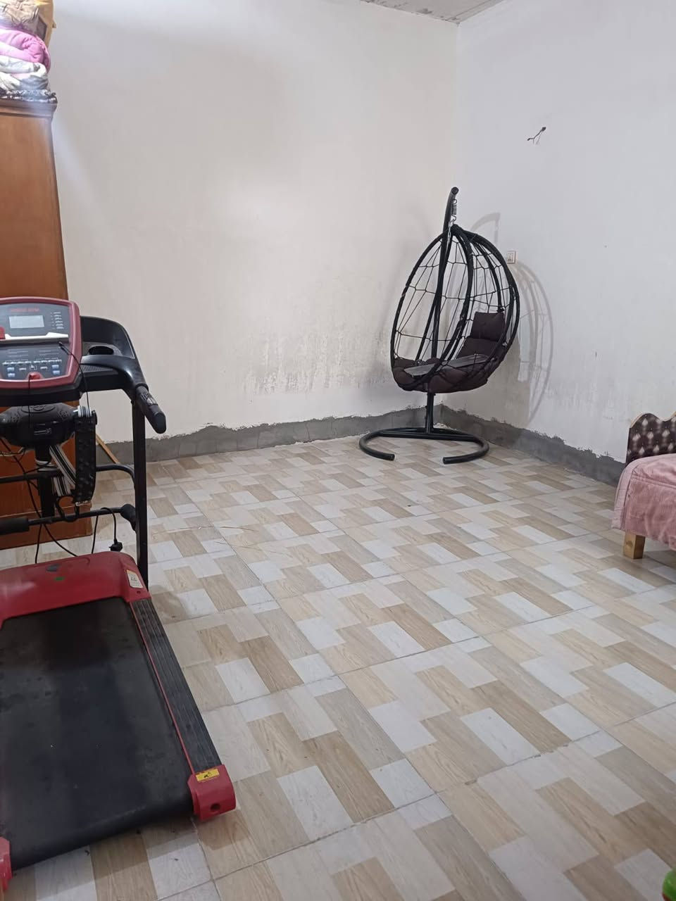 دار للبيع في قضاء الكوفة المقدسة منطقة الرشادية قريب على شارع السكة مساحته (١٠٠) متر طابقين يحتوي على أربع غرف (٢) في الطابق الارضي و(٢) في الطابق العلوي مع صالة واستقبال .. للاستفسار التواصل على الخاص او على الرقم التالي ***********
