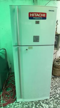 ثلاجه هيتاشي جديده بعدهه استعمالهه أقل لشهرين لاستفسار ع رقم ٠٧٧٢٧٣٥٧١...