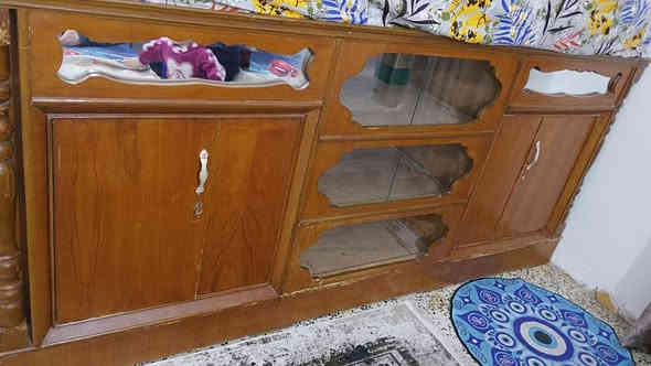 بوفيه حطاطه للبيع
القياس 2متر وربع نضيفه وجديده 
سعرها 150قفل 
سرير عدد 2 نضاف و جدد هنة و الدوشك السعر 50 الواحد 
المكان التأميم الشقق البيض للإستفسار ***********
