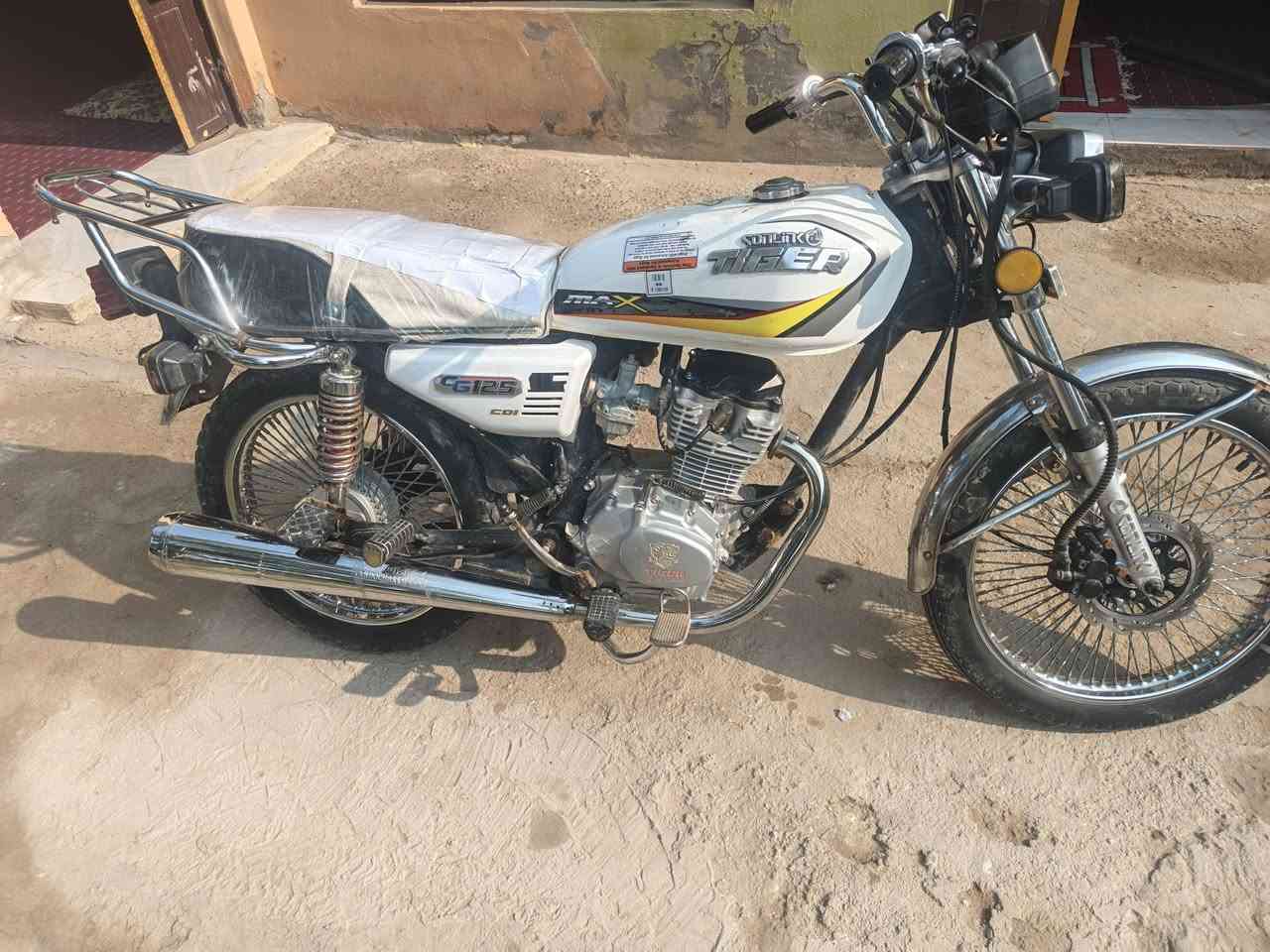 السلام عليكم دراجه للبيع موديل 22 مكفوله اوراق المكان القاسم، ***********
