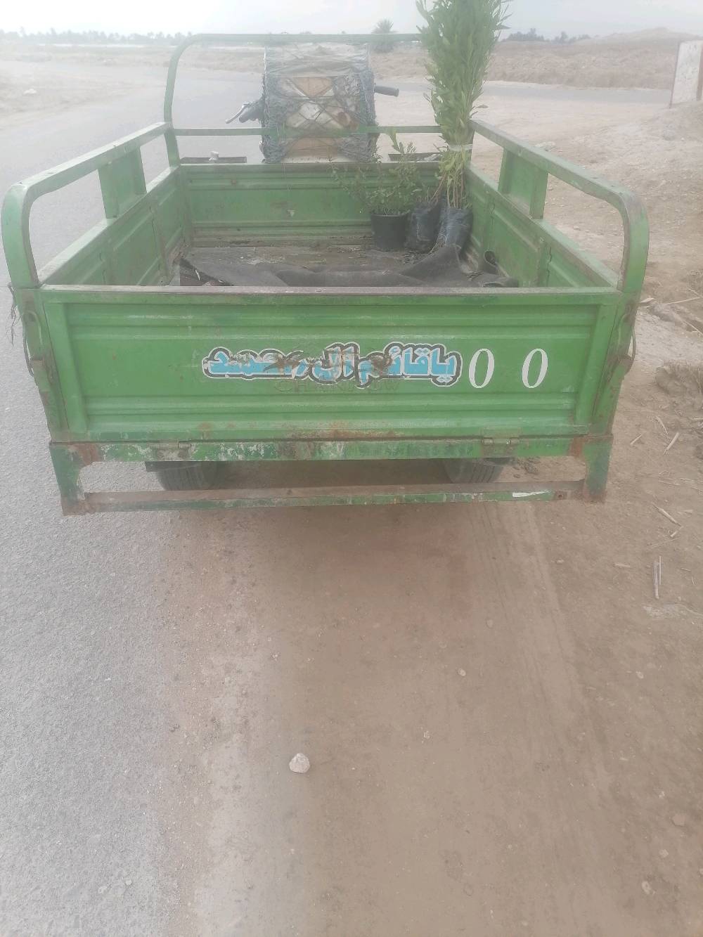 ستوتة للبيع بحالة جيدة، لونها أخضر ومزينة برسومات جميلة. المحرك قوي ونوعية 'Super Sunshining'، توفر أداء ممتاز للاستخدام اليومي في التنقل أو نقل البضائع. التصميم يسمح بتحمل الأوزان الثقيلة وفيها مساحة كافية لتحميل بضائعك المختلفة. مناسبة جداً للاستخدام الشخصي أو التجاري وتأتي مع مقعد مريح وسهل القيادة في الطرقات المختلفة.