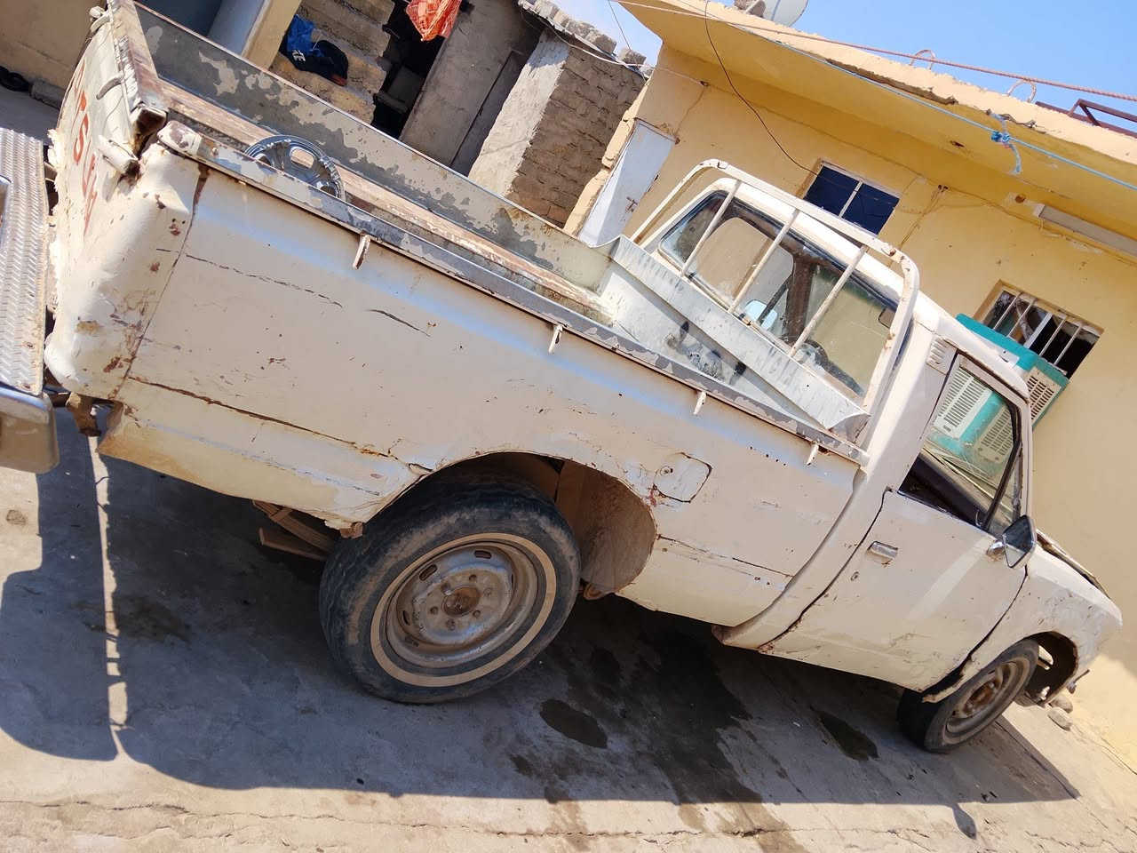 بيكم داتسن موديل 1980.   رقم نينوى.    ***********
