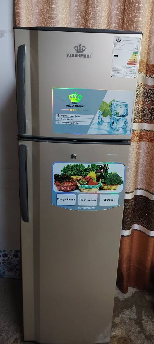 ثلاجه للبيع نوعيه رويال الرحمن نظيفه حيل استعمال قليل مواصفاته موجودة بالصورة سعرها 200 وبيها مجال اتصل او تعال خاص ***********
