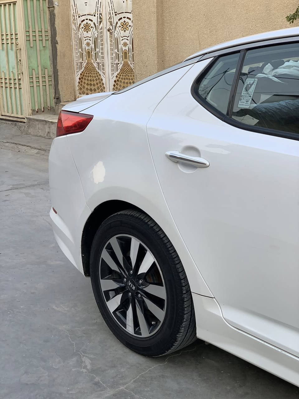 كيا اوبتما ٢٠١٢ خليجي
محرك ٢٤٠٠ 
بنوراما 
تبريد قطعتين 
سويج السياره فول مواصفات عدا البصمه رقم اربيل دولي باااسمي  سنويه ال٢٠٢٧ هزه كامله 
السياره فول وجاهزه من كل نقص وجديده. بمعنى الكلمه 
بيه مثل ماموضوح بالسونار 
معروضه ب١٣٢$ وبيه مجااال 
مكانه واسط نعمانيه 
***********
