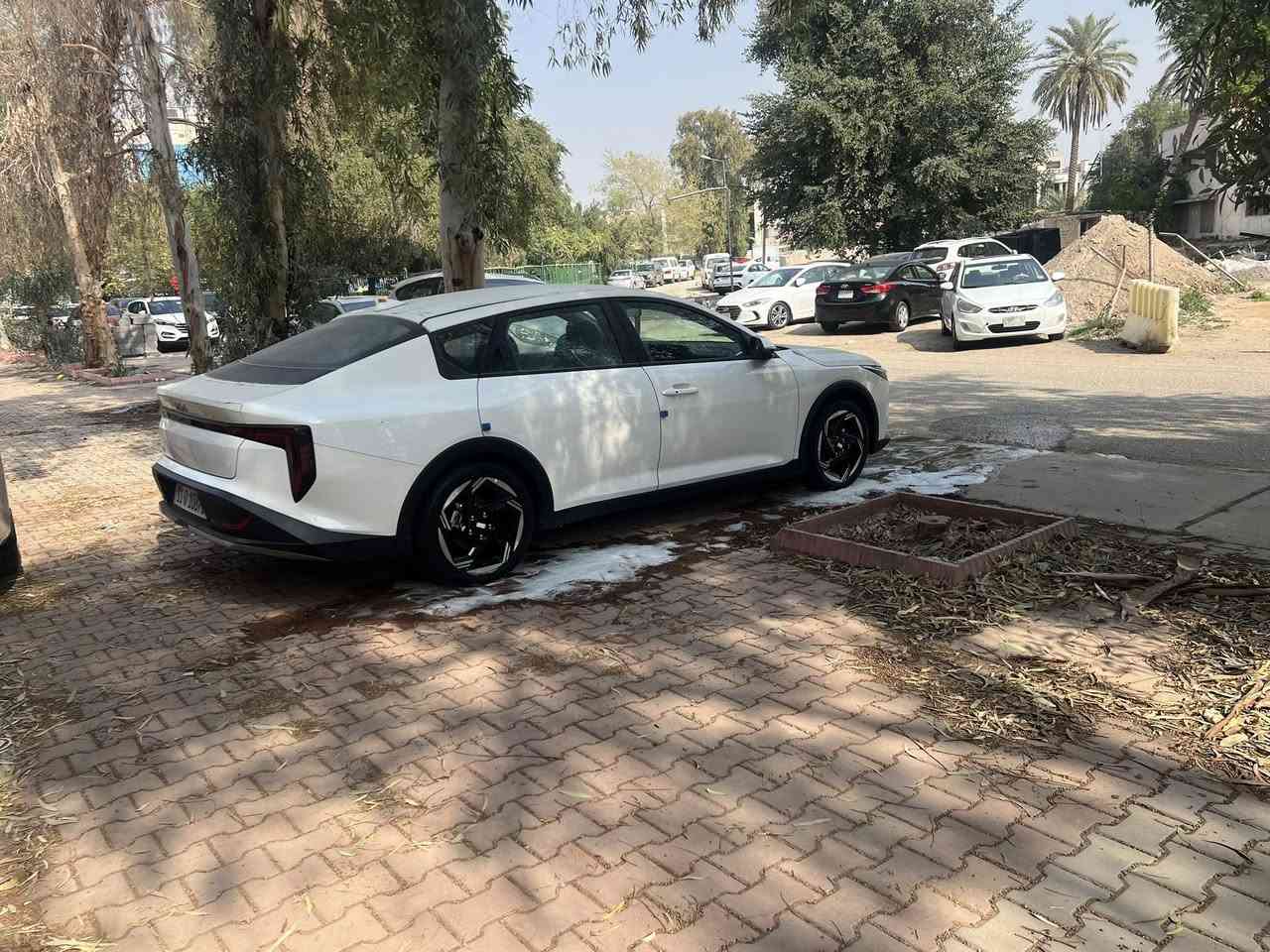 🔥🔥كيا K4 الجديدة كلياً🔥🔥

الموديل : 2025 . (خليجي) . 

المحرك : 4  سلندر DOHC 2.0 . 

الضمان : 5 سنوات او  100.000 كيلو متر . 

لوحات: بغداد✅

•  المحرك بنزين، 4 سلندر، سعة 2.0 لتر.

•  ناقل الحركة أوتوماتيك بـ 6 سرعات.

•  أوضاع متعددة (Drive Modes).

•  نظام مانع الانزلاق (ESP).

•  نظام نزول المنحدرات.

•  عدد 2 وسائد هوائية.

•  حساسات أمامية وخلفية.

•  مقاعد مخمل جوزي .

•  دخول ذكي.

•  تشغيل المحرك عن بُعد.

•  شاشة عدادات رقمية متصلة.

•  شاشة وسطية تعمل باللمس تدعم Apple CarPlay.

•  نظام صوتي مع أوامر صوتية وتحكم من المقود.

•  نظام تحكم أوتوماتيكي ثنائي المناطق بالمناخ.

•  مصابيح أمامية زينون وإضاءة LED نهارية.

•  مرايا جانبية كهربائية الطي مزودة بإشارات انعطاف.

•  ⁠القمارة حديد ضمان الدولية 

•  ⁠4 تبديلات دهن

•  ⁠بصمة وهاند ابريك بصمة

•  ⁠داخل مخمل جوزي

ماشيه 16الف 

السعر 191

***********
