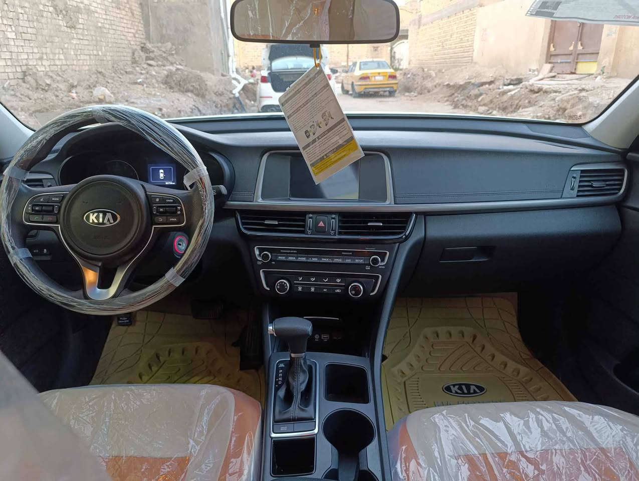 السلام عليكم 
اوبتما 2018 رقم ذي قار وارد امريكي ماشية 89 ألف فقط سيارة جديدة كارتون
المواصفات : 
رادار امامي / تحديد مسار / رادار جانبي / لدات / شاشة كبيرة / كامرة دوارة / ٣ انظمة قيادة / كروس سرعة / شاشة اعطال / مانع انزلاق / مكينة ٢٤٠٠ / بلوتوث / اواكس 
#مكاني ناصرية/
#بيع او مرواس 
#سنوية جديده
#رقم دولي الجديد 
#ذي قار بسمي

***********
