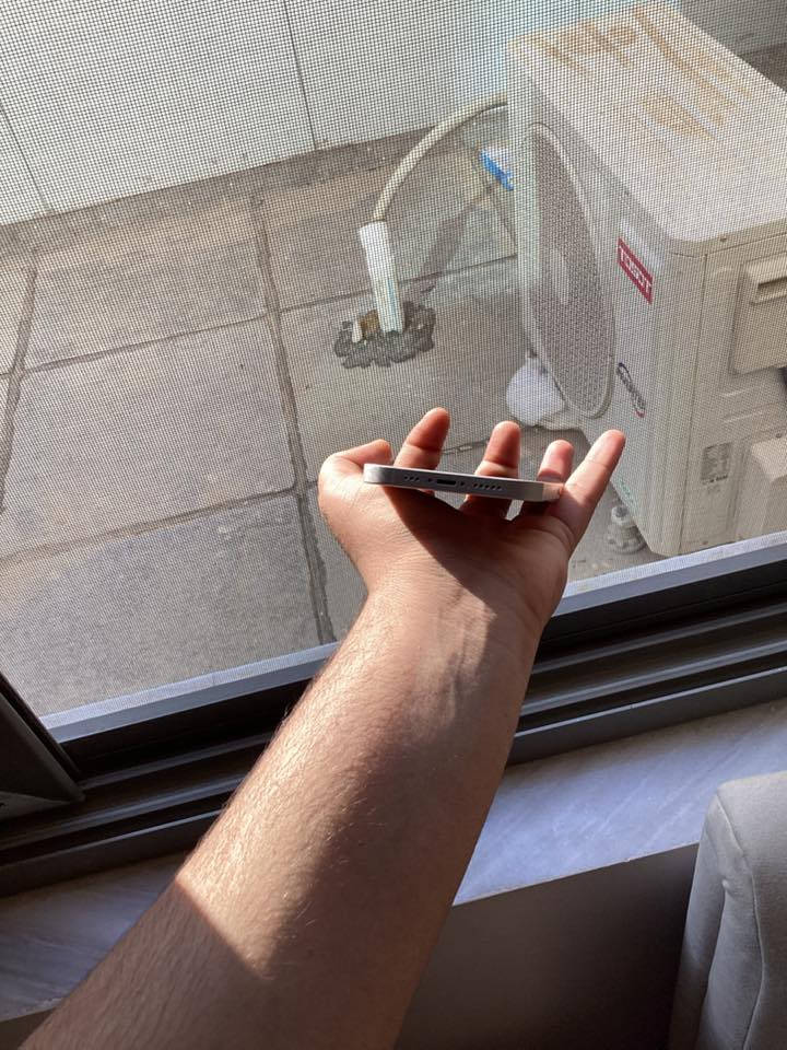 ايفون 13 عادي لون ابيض ذاكره 128 بطاريه 78 
شرق اوسط مامفتوح ولا داخل صيانه كارتونته وياه
سعر 380 وبي مجال حك الجيه
*********** واتساب فقط
