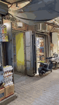 عماره تجاريه للبيع 800متر في الشورجه 
تحتوي 44محل ومخازن 
واردها 20مليون
سعرها 4مليار ونص 
***********
