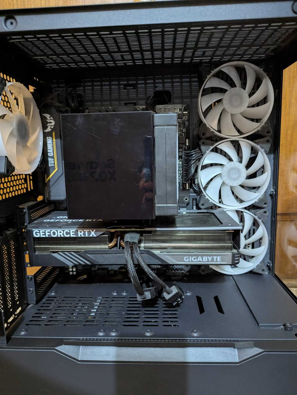 السلام عليكم 

GPU: RTX 4070 12GB GIGABITY Windforce OC 3FAN

CPU: RYZEN 7 5800X

COOLER: DEEPCOOL AK620 DIGITAL 

M.B: ASUS TUF GAMING B450-PLUS II

RAM: CORSAIR VENGEANCE 16GB (2*8) 3600Hz

M.2 NVME: LEXAR NM620 1TB

PUS: FSP HYDRO G PRO 1000W GOLD 

CASE: ESGAMING SEAVIEW X02

كل كراتين القطع موجودة
سعر مليون و نص 1500
مكاني بغداد


**إذا كنت صاحب هذا الإعلان وتريد حذفه لأي سبب، رجاءا أرسل رسالة إلى الدعم الفني**