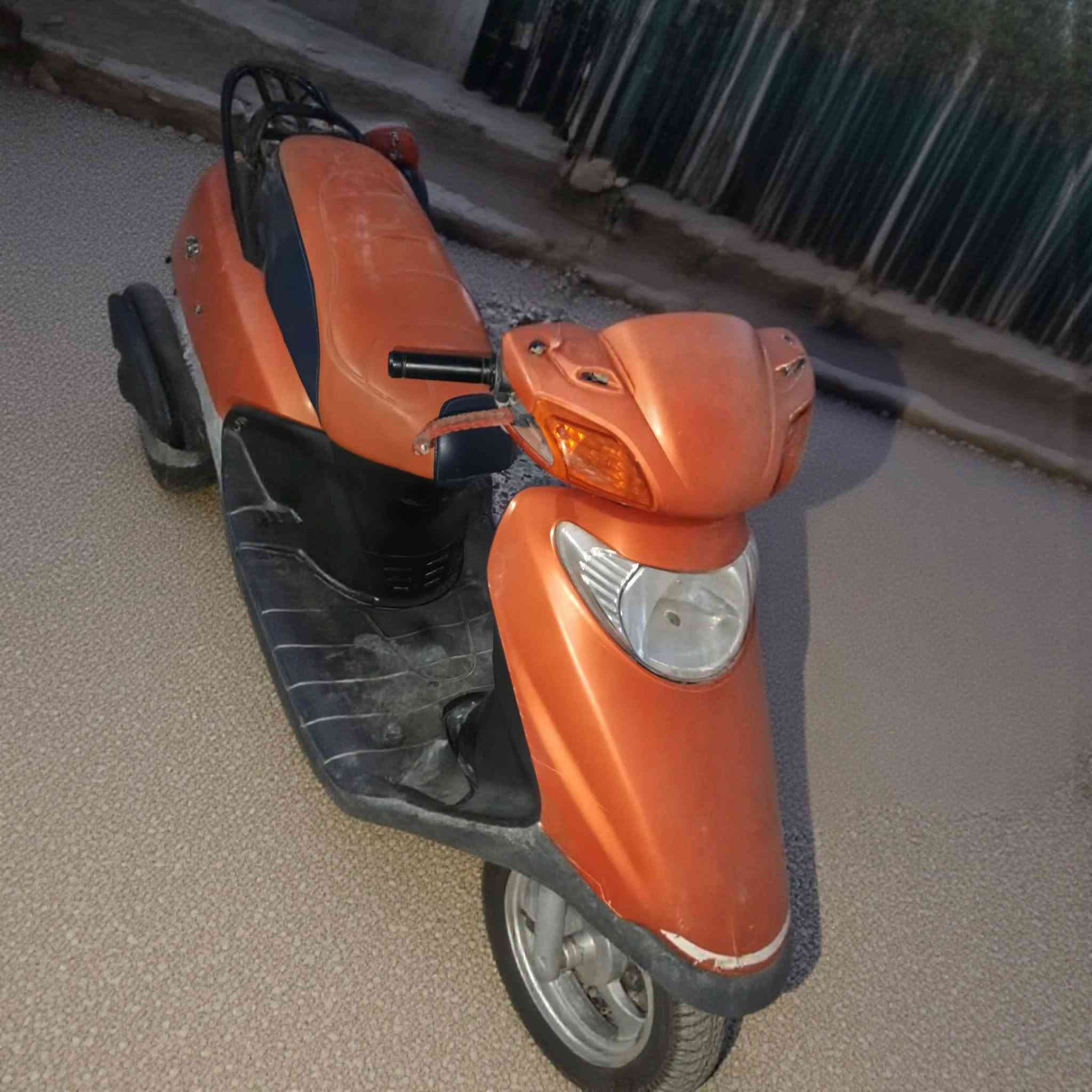 دراجه سبيسي للبيع محوره مكينه فراشه كهربائيات كلها شغاله سلف نگره باتري جديد سلف جديد  كفرها جديد الدراجه حلوه نفس الي بالصوره مكاني القرنه حي السلام 
هاذا رقمي بيه واتساب ***********
*********** سعرها 350وبيها مجال
