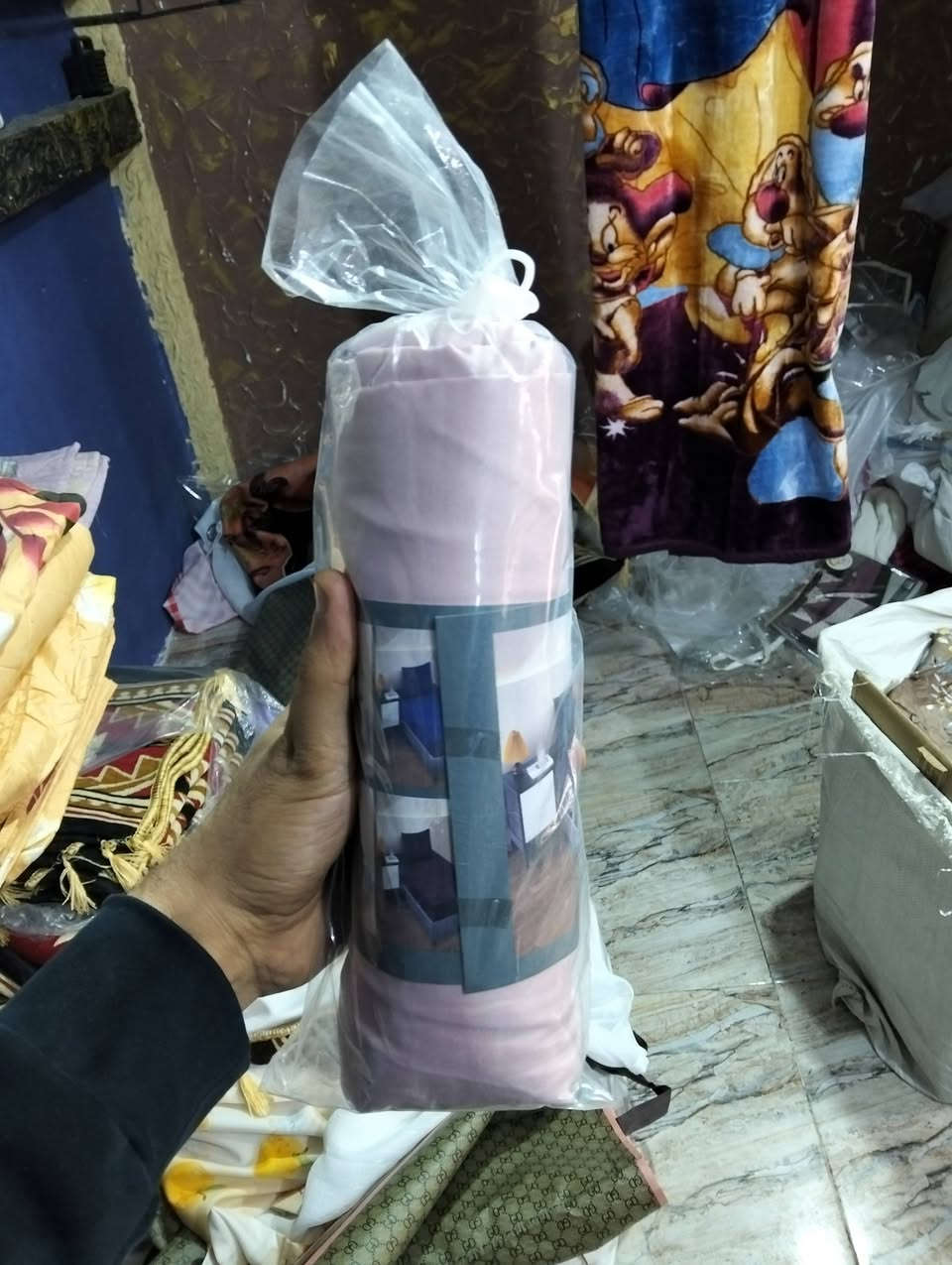 تلبيسة نفر واحد ماركة الصراف 
سعر القطعة 4000 فقط 
العنوان التحرير دور الجاهزة مقابيل محل كرزات حمودي يوجد توصيل ***********
