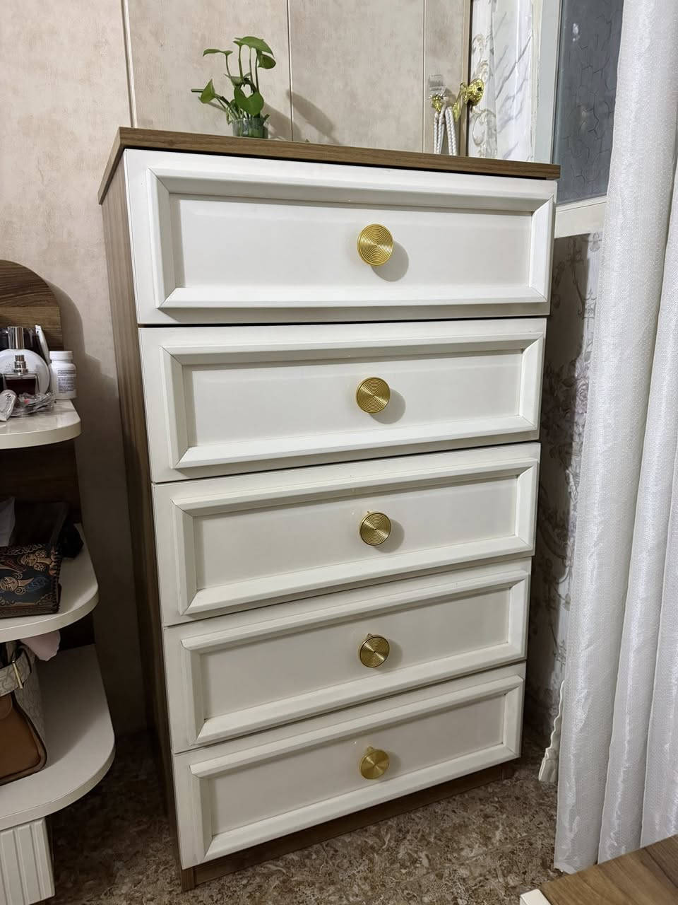 غرفة نظيفة جدا للبيع امانة
بغداد الغزالية. بسبب تغير المكان والغرفة غير ملائمة 
واتس اب للتواصل ***********
