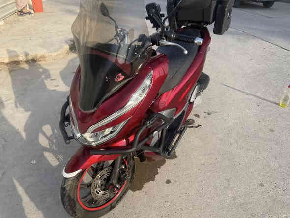 السلام عليكم 
Pcx  للبيع 
ياباني jf 125
بصمات عدد2
مفتاح طوارئ عدد 2
مال مزاد  صور المزاد وتفاصيل كامله بيهه منفيس بيهه نازله من  محلات كلشي وكلاشي 
دراجه عله حالت الوكاله جديده بالكامل
ما مفتوح اي برغي بيهه 
ماشية 11 الف 
دهن لكامولي بانزين محسن

عليها اضافات
1.درع وكاله اصلي 
2.جنطه اصليه 
3.جلكانات 2
4.ستاند مبايل
5.تلبيسة  كشن جلد وكاله pcx
حامل كلاص اصلي pcx
جامه اماميه عدد 2 وحده عاليه وحده ناصيه
حساس اطارات عله الطاقه الشمسية
ام بي ثري عمل شي كلش حلو  
سعرهه 

***********
28💲
