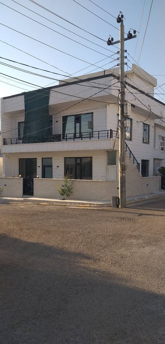 السلام عليكم 
بيت للبيع 
المنطقة : رابرين جهة المطار 
المساحة :   ١٠٠متر مربع ركن 
بيت اخو الجديد 
موبايل :
***********
***********
