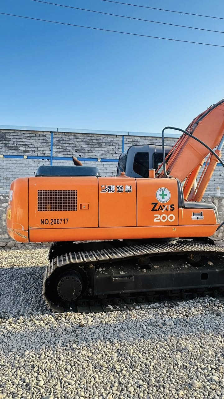 سلام عليكم للبيع حفاراه زت 2004مساسه جك همر حداديه نضيفه سنويه وأرقام كربلاء كاز بلادي أرنب ركه كله شغل. مكينه جاهزه سعر مناسب جدا جدا جدا الاتصال ***********
