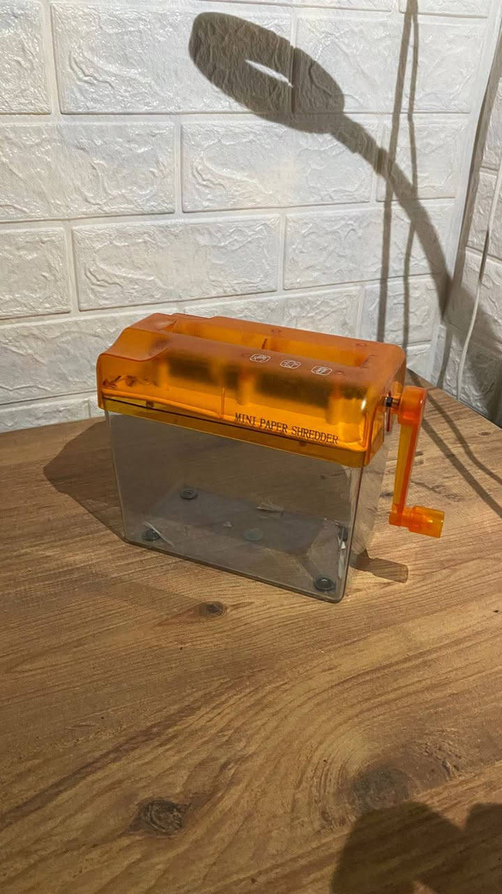 السلام عليكم
مشروع كامل للبيع 
بسبب عدم التفرغ و وجود مشروع ثاني 

المشروع هوا طبع أو نقش ليزري على الخشب

1:جهاز الليزر ينقش 
على الخشب والمعادن المصقولة 
ونقش على المطاريات 
2: صفحة المشروع 
بيج مرتب ومصروف علي 200ترويج واغلب الريلزات مشاهداتها 20k
و وجود عملا للبيج، الصفحة  مرتب بشكل كلش حلو
3: أغراض الطباعة مجموعة مداليات خشب 
فرش شعر خشب تعليكات سيارة خشب
4: أغراض التغليف كراتين واكياس تغليف 
معى ستيكرات وكارتات فارغة 
5:وجهاز قش 
وأوراق قش

بسعر 400 
الي حاب يشتري يراسل خاص


**إذا كنت صاحب هذا الإعلان وتريد حذفه لأي سبب، رجاءا أرسل رسالة إلى الدعم الفني**