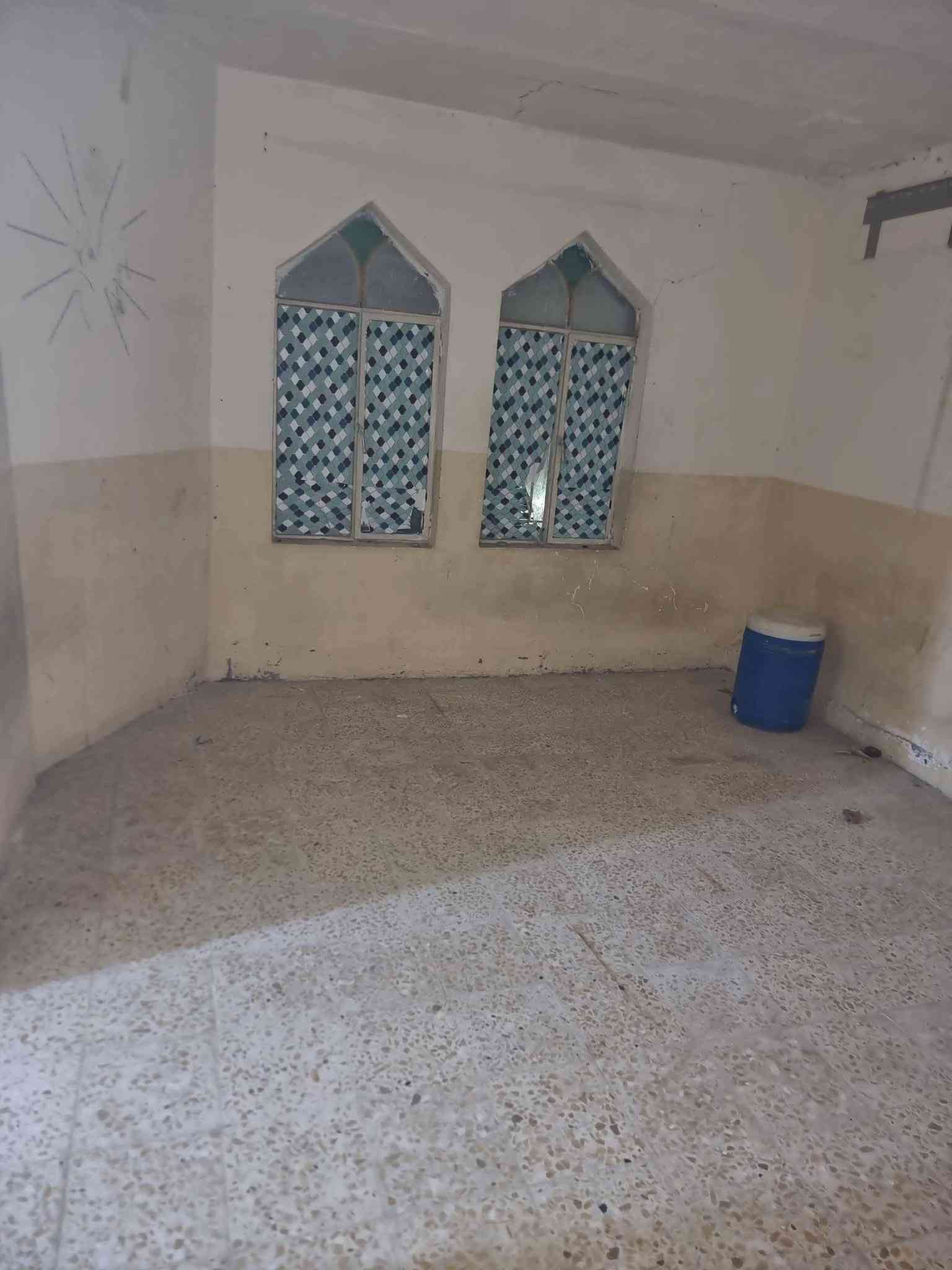 بيت للإيجار منطقه السراي مقابيل الجنسيه القديمه طابقين  الطابق لأول غرفه وصاله وستقبال ومطبخ وصحيات وساحه وطابق الثاني غرفتين نوم وصحيات وصاله بيت جديد  سعر الايجار 450 المي والكهرباء ع أبو البيت


**إذا كنت صاحب هذا الإعلان وتريد حذفه لأي سبب، رجاءا أرسل رسالة إلى الدعم الفني**