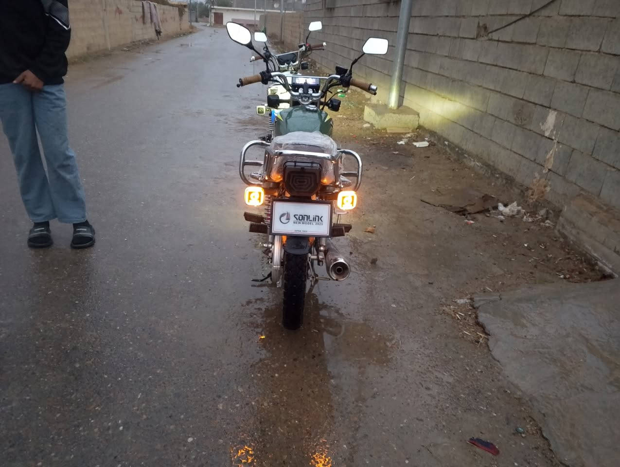 سلام عليكم اخوان دراجه ايراني نوعيه سولنك موديل 24 نضافه انضف من الصوره تجي تشوف بعينك بعدهي عله وضع شركه بيه منفيس  سعر 850وبيه مجال قليل مكاني رمادي ابوطيبان /متواجد بكل وقت /***********
