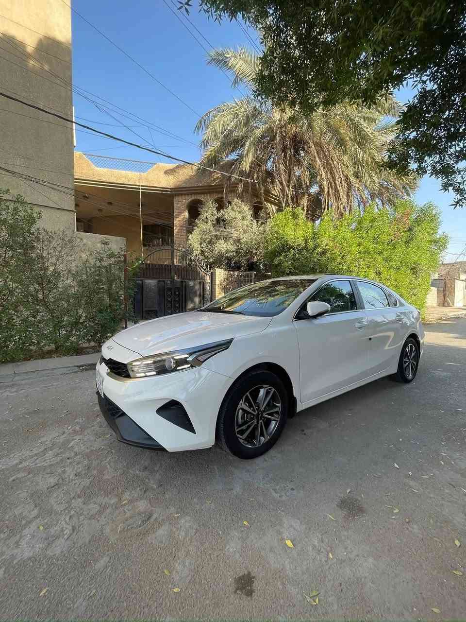 السلام عليكم ورحمة الله وبركاته 
كيا سيراتو 
موديل22 خليجي كفاله عامه 
فول مواصفات من عده البصمة رقم بغداد مشروع وطني مداور بأسمي هزه جديده 
مواصفات
فتحه سلايت روف
لد نهاري 
حساس خلفي
كشنات مخمل 
ويل كب كروم
تبريد قطعتين
دواخل لونين 
ماشيا 35  الف كيلو شرط بعدهي بحاله الزيرو 
تبريد قطعتين 
مكينا 1600
سيارة جديدة 

دوشمة ارضية سيارة كاملة مكاني الرميثه 
رقم التواصل 
 ***********
