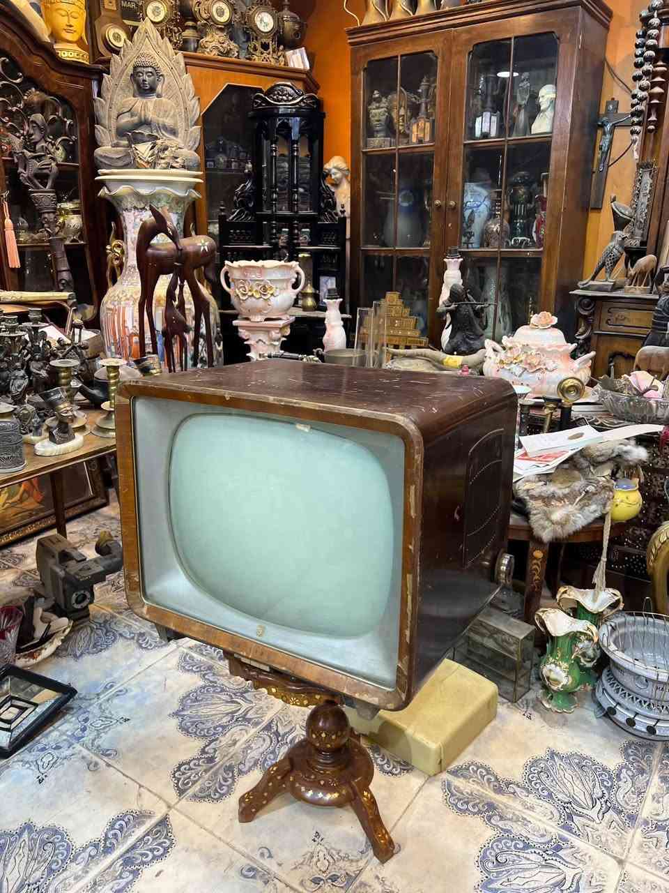 مجموعة من قطع الانتيك الجميلة والمميزة التي تم جمعها بدقة لتناسب اذوق حضراتكم 
للطلب و الاستفسار يرجى مراسلة الصفحة أو التواصل على الرقم 
***********
، العنوان بغداد - الكسرة قرب ملعب الكشافة ، يوجد لدينا توصيل 

#اكسبلور #انتيك #انتيكا #تحف #لوحات #بغداد #بغداديات #دهوك #اربيل #هولير #السليمانية #سليمانية #موصل #كربلاء #نجف #بصرة #المنصور #اليرموك
