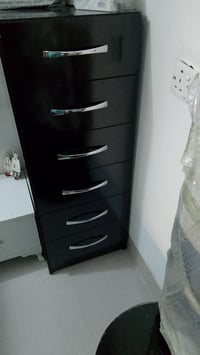 للبيع • خزائن • أثاث منزلي