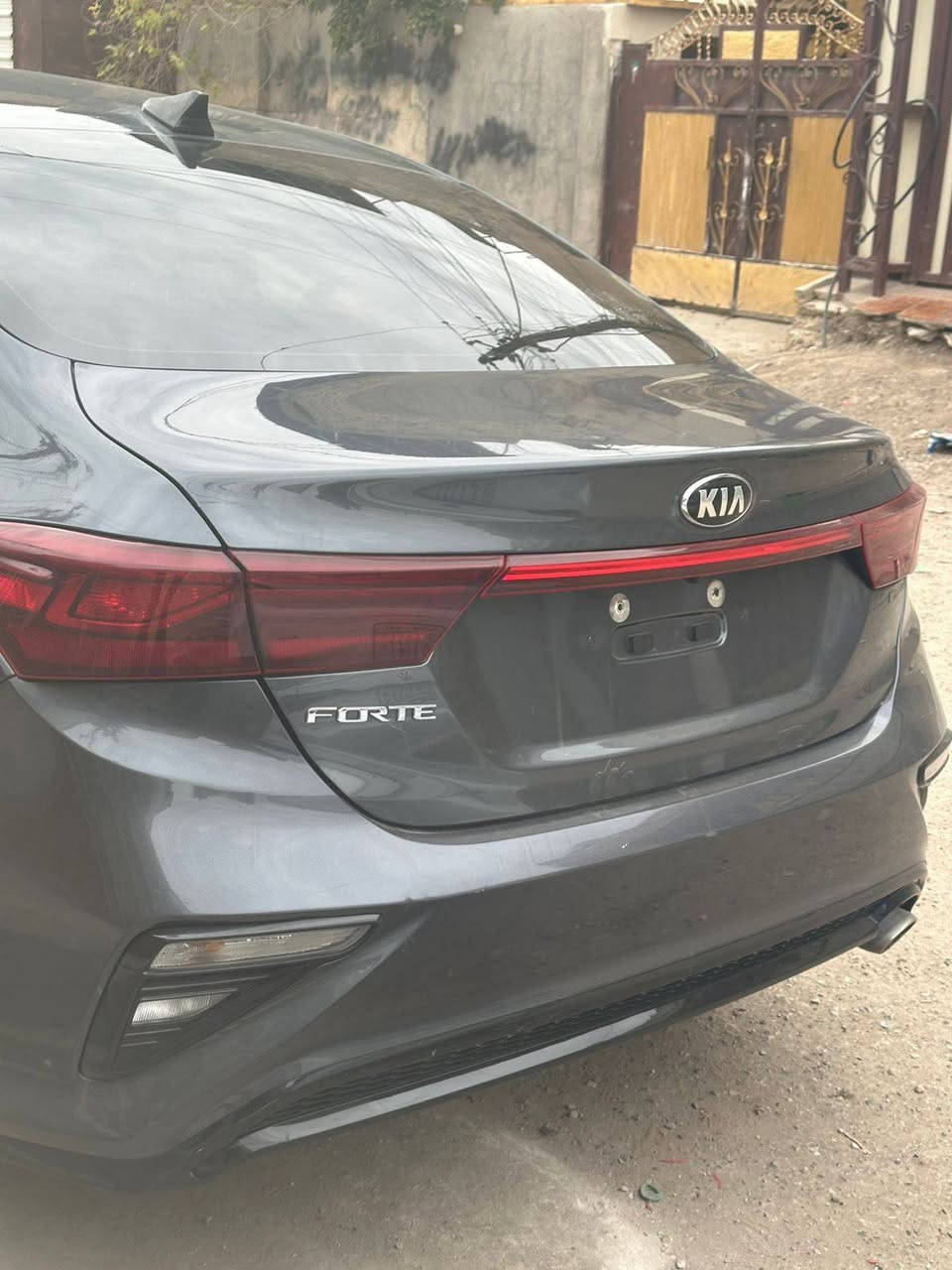 السلام عليكم للبيع كيه فورتي مديل 2021 كلين دخول جديد مكينه دوش. سياره جديده معنه الكلمه جاهزه من كلشي ومناقصهه برغي متومه وكامله شمالي انكليزي وسنويه لل 2030 سياره جديده مكان بغداد السعر 72 الرقم ***********
