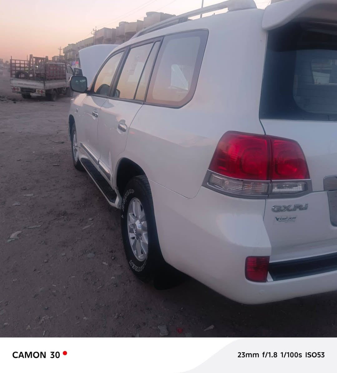 للبيع لاندكروز 2011 ستينية فول مواصفات رقم بغداد مكينة 6 سلندر ماشية 117 حقيقي بيها جاملغين خلفيات صبغ  .
رقم صاحب السيارة ***********
***********
