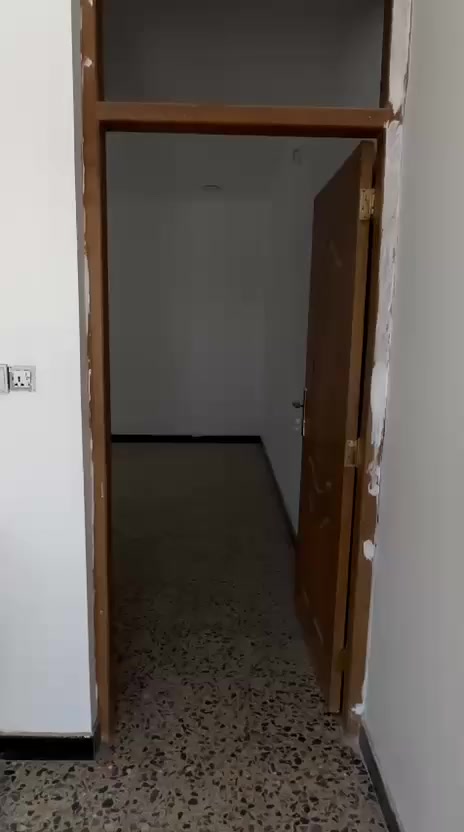 دار سكني تجاري للبيع البلديات شارع جامع سيد صلاح المكصوصي زراعي سند 25
المدخل الثاني شارع دشداشه شاكر بيت صاير مقابيل شارع العام مال الفضليه بتجاه المشتل …….. بيت للبيع …..
السلام عليكم بيت مع محل مساحة 100 متر ( 20 * 5 ) 
 البيت طابقين ونصف  الطابق الاول يتكون من محل 11 *4
+ صاله ومطبخ وحمام الطابق الثاني يتكون من 3 غرف نوم + منور وحمام والطابق الثالث يتكون من غرفة نوم + بيتونه وسطح 
ملاحظه البيت + المحل مؤجرات بوارد شهري مليون 
للاستفسار اتصل على هـ ***********
