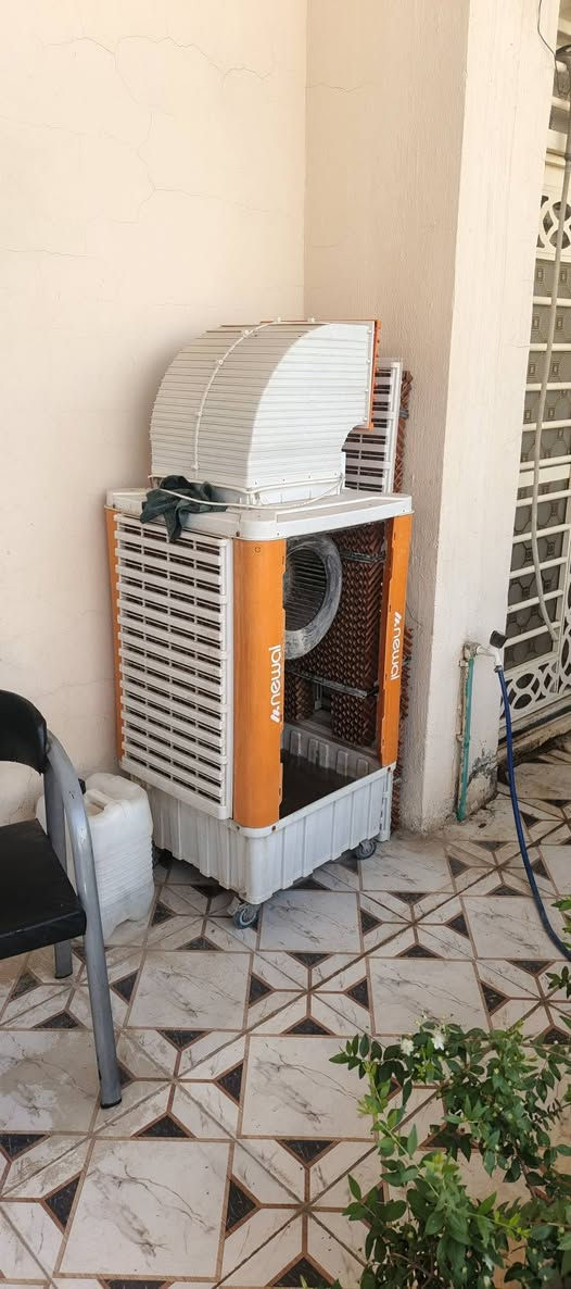 باب PVC جديد  ما مستعمل طاحت بالعجة وطك لحيمها
مبردة دكت ٤ سرع  متشتغل قيم واخذ . ***********
