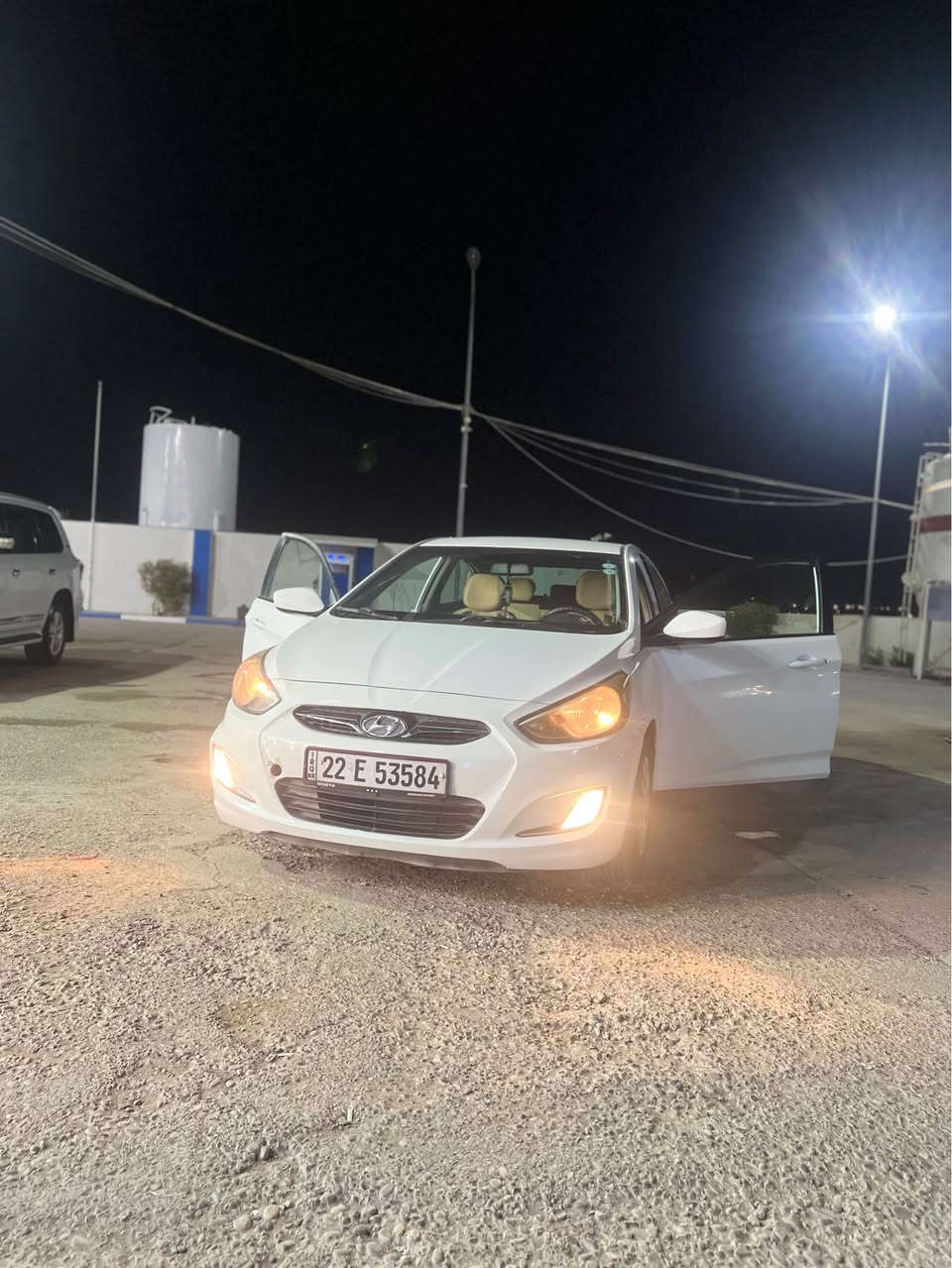 سةرةتا بةناوي خوا
ئةكسينت موديل ٢٠١٧ 
٢ پارجةو نيو بوياخ بي ژوري بي ئيرباگ
سةيارةكة بي قةپو قوپة 
جار تايةي نوي بو بةستراوة 
مةكينة ١٦ مةرخوب
گير مةكينة بةشةرتي فةحس
شاشة ئايپاتي بؤ دانراوة 
بي كيشةيةو بي نةقوستانية 
پيشو پشت بي تةقةو رةقة 
سةنةوي هةزة نوية 
بة ناوي خومانة 
*********** م أربيل, العراق
