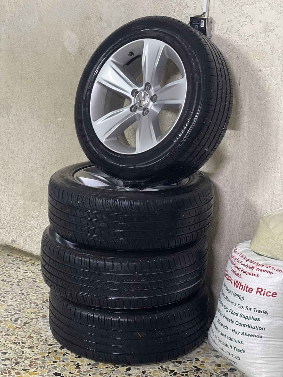 السلام عليكم
ويلكب جارجر 2016 وفوك نضيف لا مشخط ولا بي عواج  اصليات مال كصة بيهن (تخم تاير جديد )
السعر: 550 الف 
مكاني البصرة شارع الوفود
الاستفسار ***********
