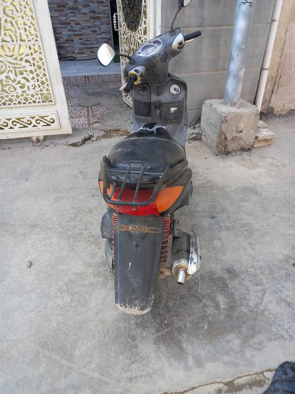 السلام عليكم دراجه سكنس  للبيع مكينه نضيفه ودراجه نضيفه وشغاله من كل نواحي  ***********
