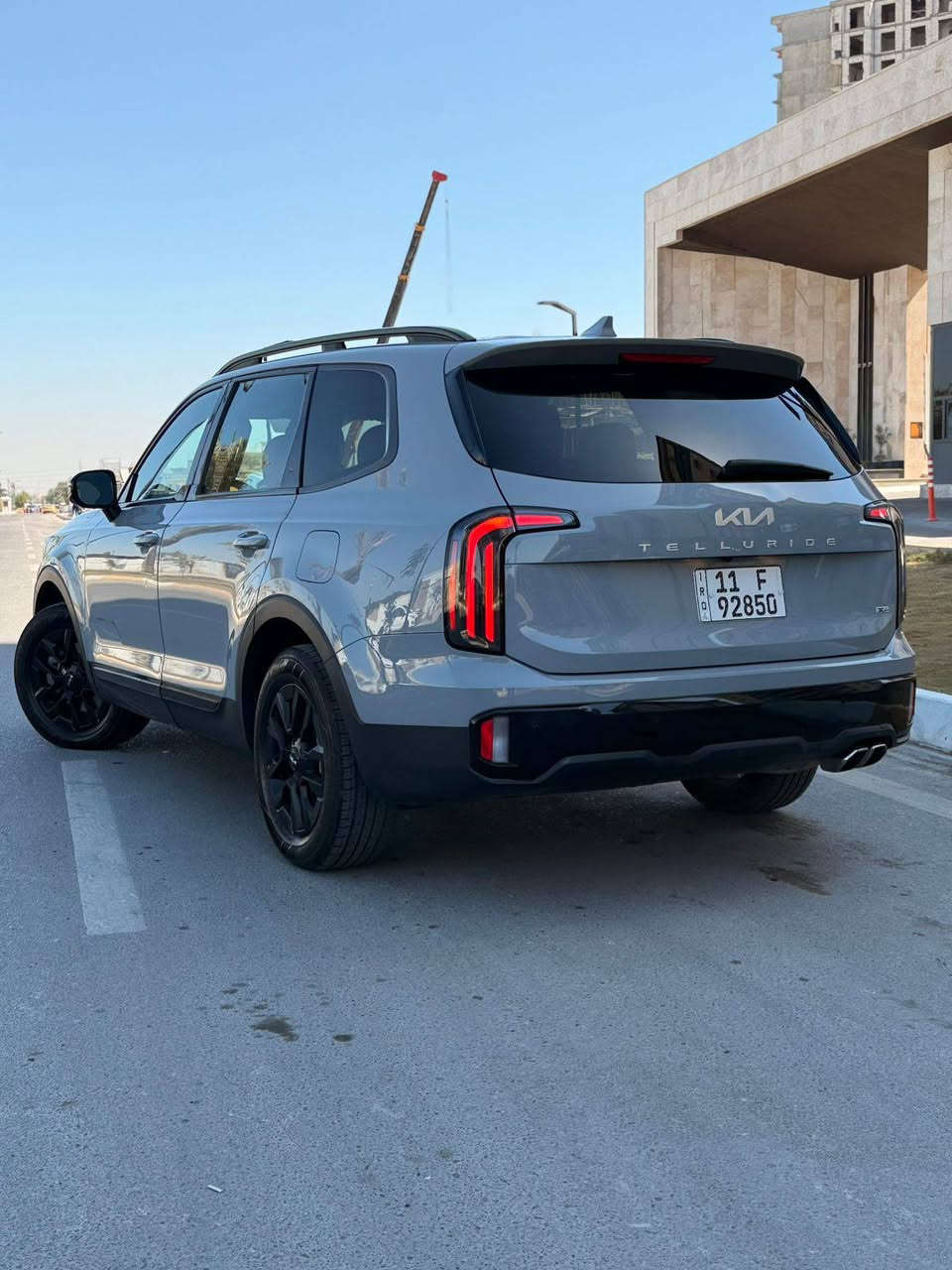 كيا تيلورايد SX 2024 للبيع
السيارة بدون صبغ و بدون إيرباك 
حادثها باب السائق و التي خلفها مبدل نفس اللون 
ماشيه 18.000 ميل
لون مميز + داخل مشمشي
المواصفات :
1) سلايد امامي + فتحة خلفية
2) كشنات جلد تدفئة + تبريد
3) كشنات Vip منفصلة
4) سستم سماعات هارمن
5) شاشة كبيرة دجتال نظامين ثيم كلاسك و مودرن
6) مري شفط + اشارة + كامرة بالمري
7) كامرات 360 درجة 
8) حساسات امامية + خلفية + جانبية 
9) رادارات امامية + خلفية + جانبية
10) 5 أنظمة قيادة
11) اوتو هولد + هاند بريك بصمة 
12) تحكمات ستيرن كاملة
13) 3 قطع تبريد 
14) بردات خلفية 
13) مساج كشن السائق
14) تنبيه رجاج ستيرن
15) محرك 3800 + كير 8 نمر
16) تخمين تايرات عادي + جبلي 
للتواصل ***********
السعر 365 ورقة و بيها مجال 
مكان السيارة بغداد العامرية
