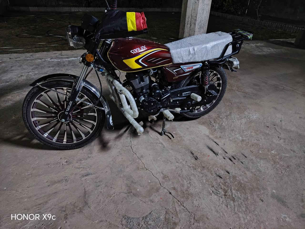 السلام عليكم خوان دراجه سولنك محرك 200موديل 25البيع او مراوس حسب القناعه سويجات 2بصمات ثنين *********** مرخصت لادمن مكان قضاء رمانه
