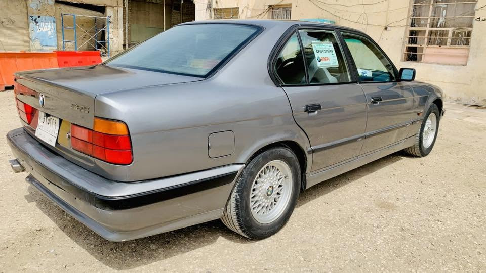 للبيع BMW حجم ٥٢٥ مسكر اصل موديل ١٩٩٢
رقم بغداد الجديد بأسمي تحويل مباشر السيارة مكفولة من الحادث عدة بارد بالجامل الامامي جهة العبري مواصفات 
كشنات كهرباء 
مري كهرباء 
قطعتين تبريد 
تنتة كهرباء 
بيها منظومة غاز تنسة الصرف و الدواز 
السعر ٦٥ $ وبيها مجال 
بيها ملاحظات بسيطة للاستفسار الاتصال عالرقم 
***********
