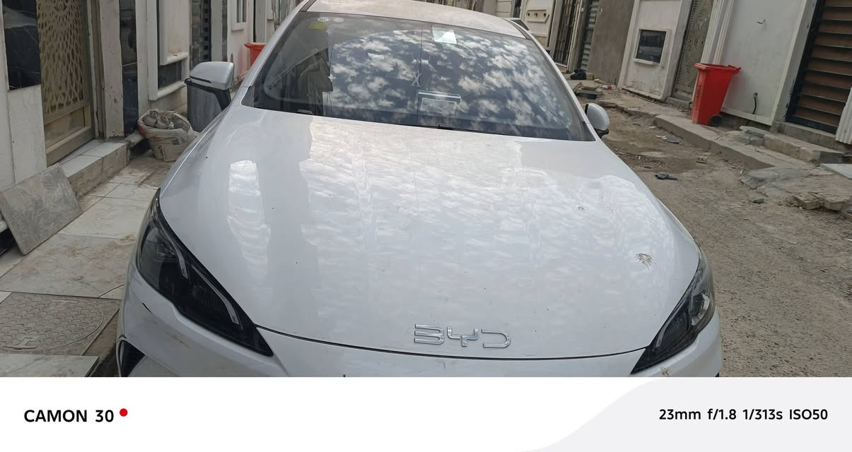 السلام عليكم 
سيارة byd seel5 2025
للبيع المكان بغداد الكرخ 
السعر 19300 الضربة بالباب الخلفي والخط ممتد إلى بداية الباب الامامي  مبينة بالصور 
ماشية 1460 وقابل للزيادة على البانزين 
كهرباء 2600 وقابل للزيادة 
الدهن مال الشركة ما مبدل يتبدل على 3000
الرقم 
*********** 
متواجد واتساب
