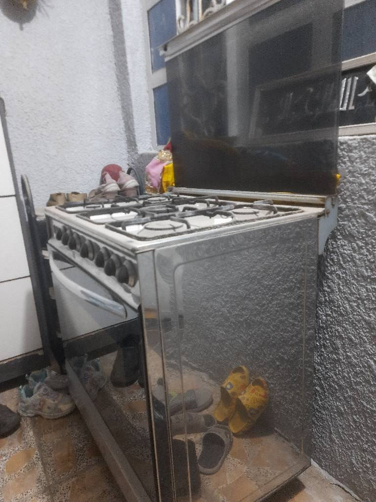 للبيع طباخ ٥ عيون مصري (ايديال) شغال كل شي ما بي وناره زركة الفرن ايضا فوك وجوة شغال
 قياس ٦٠×٨٠ ستيل 
مكاني بغداد الحرية 
*********** بغداد, العراق
