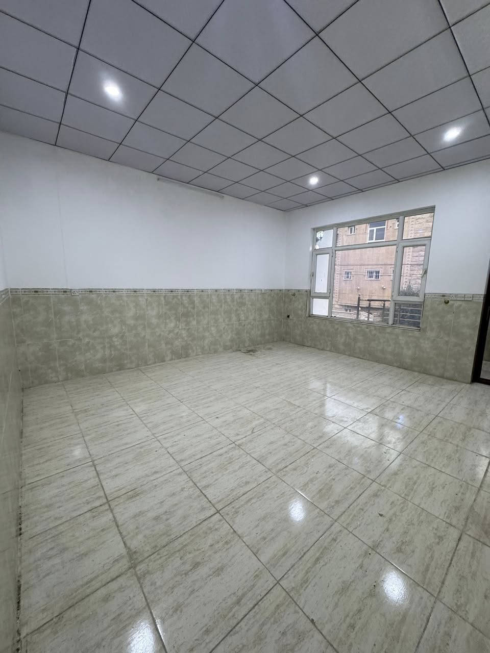 منزل للبيع في حي  #هفالان  ‏(مركز المدينة  اربيل) 
 خانوو بۆ فرۆشتن لەگەرەکی  #هەڤاڵان   
مساحة:- 100متر
  يتكون من :-
 مطبخ 
هول
 صحيات 
3 غرف نوم
البيت #طابو يسجل بأسم اي شخص يحمل الجنسية العراقية 
‏📍موقع البيت:-هفالان قريب عل  سایدین منارە 
  —————————————
‏ للاستفسار 
كورك ***********📞
اسيا ***********📞
—————————————
📍موقع عقارات جميل:- اربيل هفالان خلف مطعم باب الحارة 
 https://maps.google.com/?q=36.194012,44.049461
—————————————
