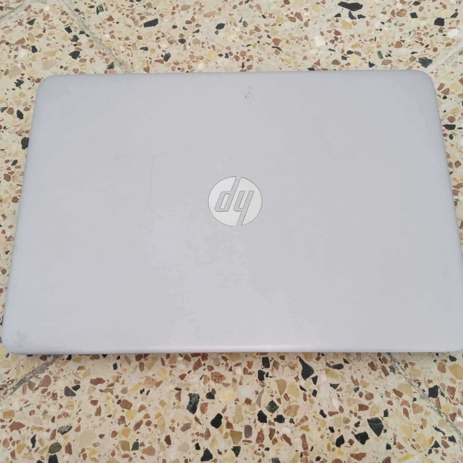 HP EliteBook 840 G4
السعر: 275,000 IQD — وبي مجل
المعالج:
Intel Core i5-7300U — عائلة Kaby Lake
سرعة من 2.60GHz إلى 3.50GHz
2 نوى (Dual Core) — 4 خيوط (Threads)
الذاكرة العشوائية (RAM):
16GB DDR4 2133MHz Dual Channel
التخزين:
256GB SSD M.2 + 500GB HDD
قابل للتطوير
كرت الشاشة:
Intel HD Graphics 620 (مدمج) — ذاكرة مشتركة مع الرام
الشاشة:
14" Full HD — 1920×1080 — IPS — تعمل باللمس
لوحة المفاتيح:
عربي / إنجليزي
المنافذ:
USB-A x2 (3.1)
USB Type-C x1 (بيانات)
DisplayPort 1.2
VGA
Ethernet RJ-45
مقبس سماعات 3.5mm
قارئ بطاقة SD
الاتصال:
WiFi 5 (802.11ac) — Bluetooth 4.2
يأتي مع الشاحن الأصلي
خيارات مجانية قابلة للتخصيص حسب طلب المشتري:
Windows 11: Home / Pro / LTSC — مفعّل — Debloat او اعتيادي
Windows 10: Home / Pro / LTSC — مفعّل — Debloat او اعتيادي
يشمل HP Support Assistant: تحكم بالجهاز، إطالة عمر البطارية والخزانة، تشخيص الأخطاء والمزيد
Linux: Linux Mint / Ubuntu / Debian / Fedora / Arch / Kali
تخصيص المظهر (Theming) متاح لـ Windows و Linux حسب طلب المشتري — مجاني بغداد, العراق


**إذا كنت صاحب هذا الإعلان وتريد حذفه لأي سبب، رجاءا أرسل رسالة إلى الدعم الفني**