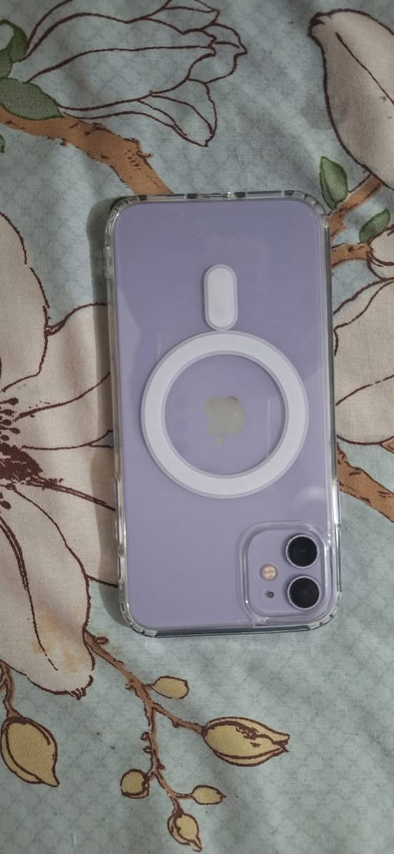 سلام عليكم عندي ايفون 11 الذاكرة 64 البطارية 98 البصمة واكفة الشاشة اصلية مامبدلة البيع او مراوس السعر 170 المكان بغداد تقاطع العامرية ***********
