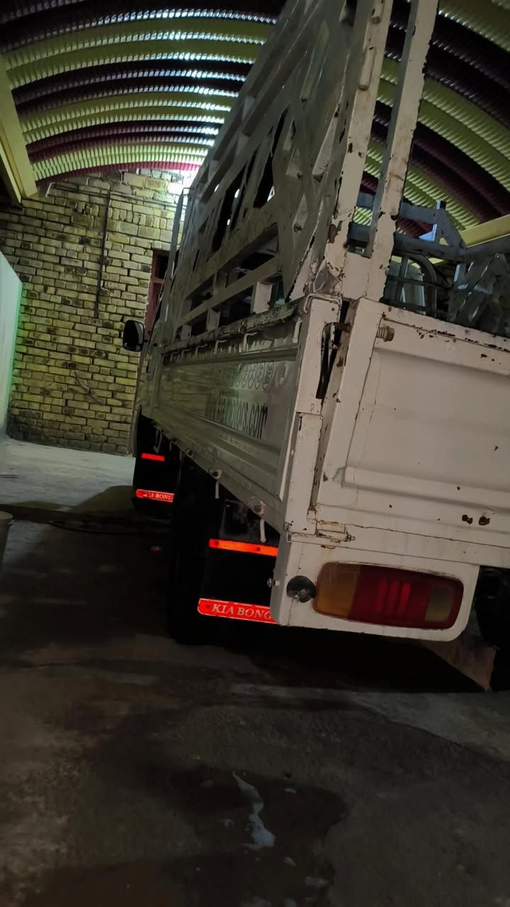 تحيه طيبه 
للبيع كيا فورن
تير موديل 2002 السيارة حلوه ونضيفه باتري جديد تخم تاير جديد حداديه مكينه وكير خير من الله سياره حلوه ونضيفه احله من الصورة كهربائية كلها شغاله سياره حلوه ماناقصه شي رقمه بغداد إنكليزي سنويه لل26 شهر 10 مكانه ديوانيه قضاء الدغاره 
السعر 84ووبيه مجال 
***********
***********
