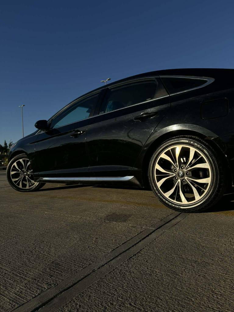 سۆناتی مۆدێل ۲۰۱۷ نمونەی جوانی مەکینە گەورە 
گێڕی و مەیکەنەی بەشەرت و بێکێشەیە تازە سێرڤز کراوە سەیارەکە ، مواسەفات ئەمریکی  ، سیستەمی ئیکۆ و نۆڕمەڵ و سپۆڕت  ، گێڕ عادی و ئۆتۆماتیکە ،
چوارتای و ویلی لۆک ، لایت زینۆن . هەزەو بەڕادی تازەیە سەنەوی تا ۲۰۲۷ تازە کراواتەوە  ، لەبەشی پێشەوە سەیارەکە هیچ لێدراویەکی نیە مواسەفات SE بەس سڵاید نیە  بۆ زانینی نرخ  پەیوەندی بکەن (***********)(***********) السليمانية, العراق
