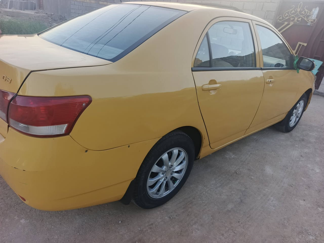 السلام عليكم .. BYD.. G 3.. موديل 13 بيها تبديل بنيد وتصليح بالجاملغ الكدام بسيط والوره هم بسيط ماعابر ماعابرات ابد ابد مصبوغه جماليه مكينة هونده جديده وكير ع شرط تبريد شغال كهربائيات كلها شغاله حداديه تايرات جاهزة من كلشي ومواصفاته معروفه .. رقم بغداد دولي جديد سنويه جديدة الهزة مالتها ماساقطه تحويل ثاني يوم مصفره هيئه وغرامات كلشي موضح بالمنشور الشراي يخابر ويدلل مو شراي اعبر المنشور #بيع_فقط  لان عندي ظرف ورايد ابيعه #سعرها 45 وبيها مجال مكانها #الديوانية_قضاء_الحمزة_الشرقي ..للاتصال ,***********
